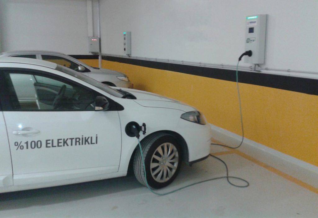 ELEKTRİKLİ ARAÇLARDA ŞARJ MEKANİZMASI NASIL ÇALIŞIR?